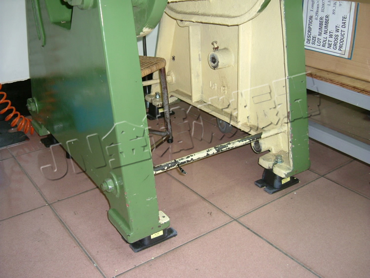 浙江眾城股份公司沖床JN型橡膠減振器安裝實(shí)例